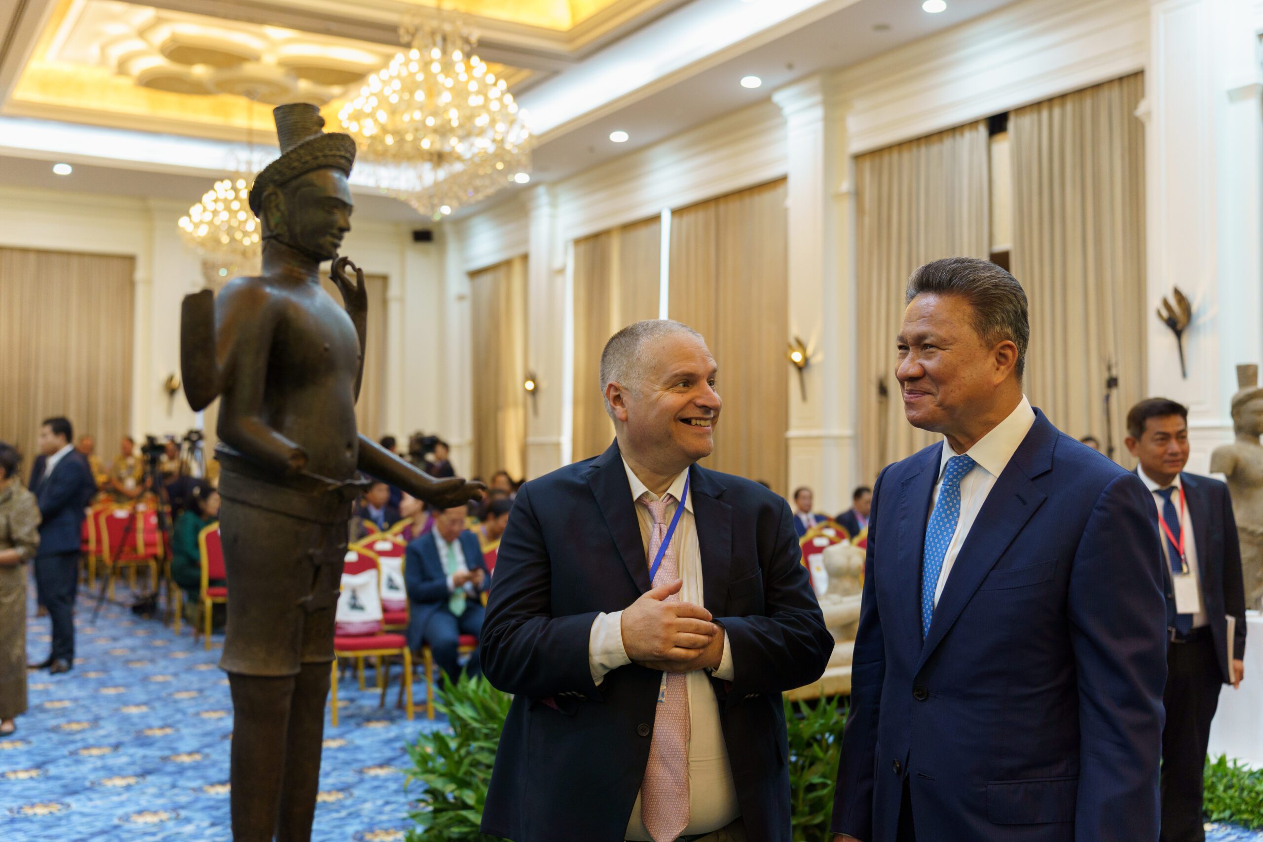 Brad Gordon at ceremony in Phnom Penh marking the repatriation of 70 stolen Khmer artifacts to Cambodia