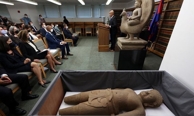 Officials and audience attending repatriation ceremony of looted Khmer statues in the United States, returning artifacts to Cambodia